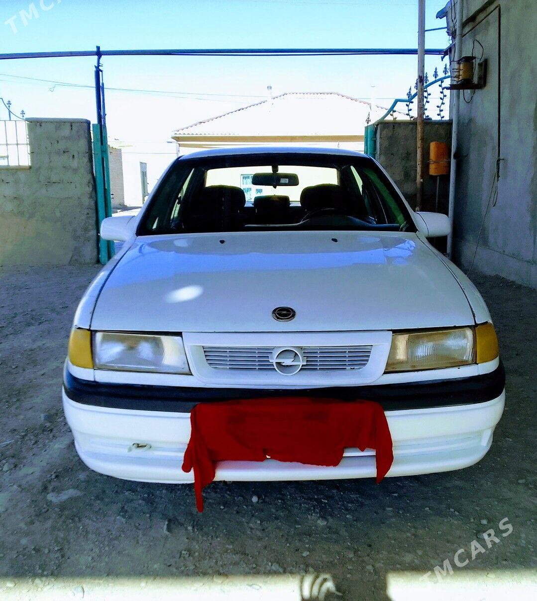 Opel Vectra 1990 - 35 000 TMT - Bäherden - img 1