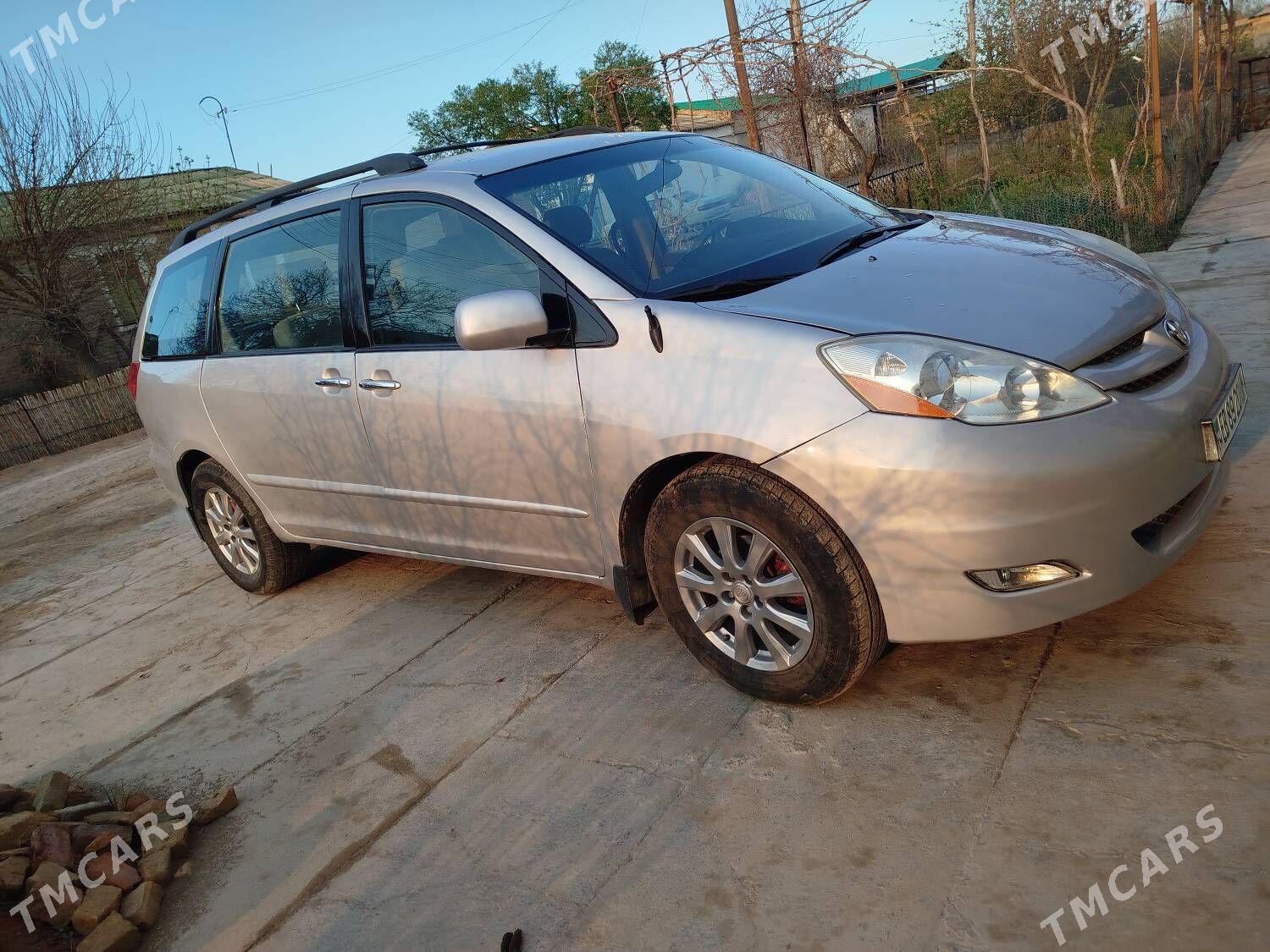 Toyota Sienna 2007 - 240 000 TMT - Саят - img 1