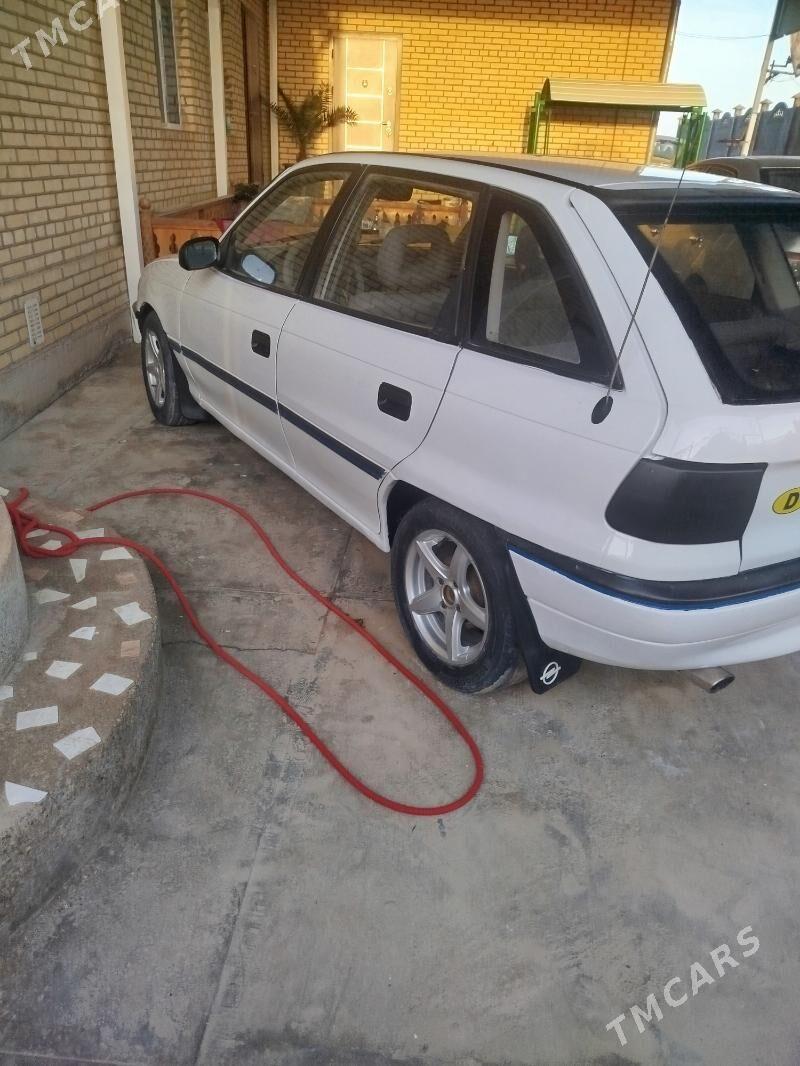 Opel Astra 1992 - 35 000 TMT - Мары - img 1