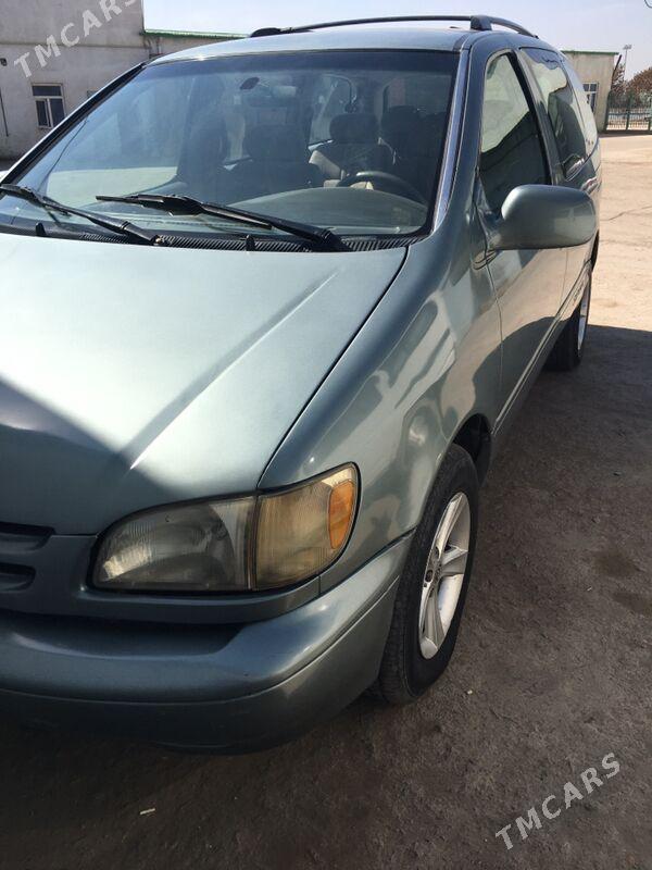 Toyota Sienna 2000 - 130 000 TMT - Шабатский этрап - img 1