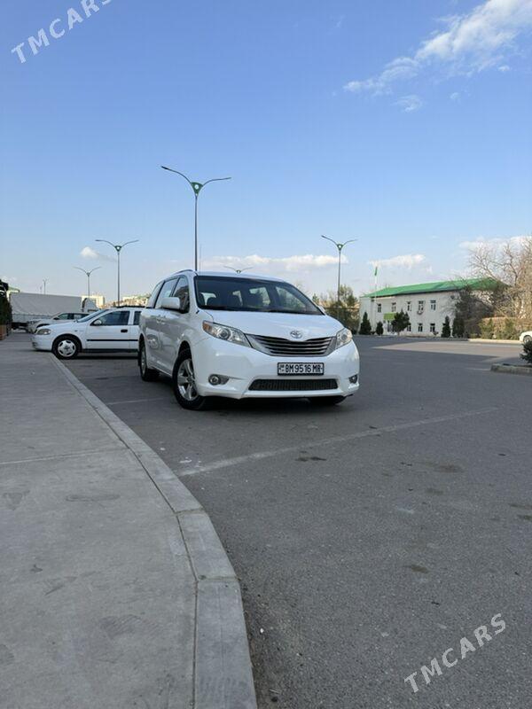 Toyota Sienna 2011 - 325 000 TMT - Мары - img 1