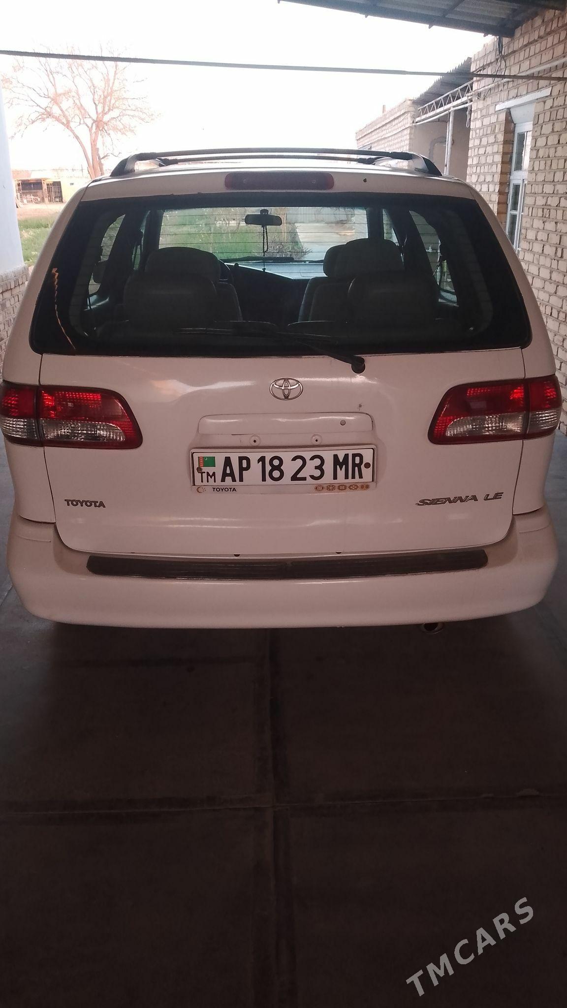 Toyota Sienna 1999 - 150 000 TMT - Мары - img 1