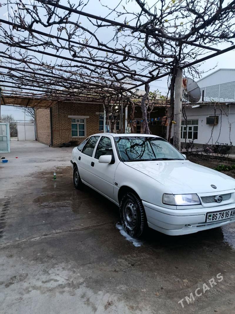 Opel Vectra 1992 - 45 000 TMT - Бахарден - img 1