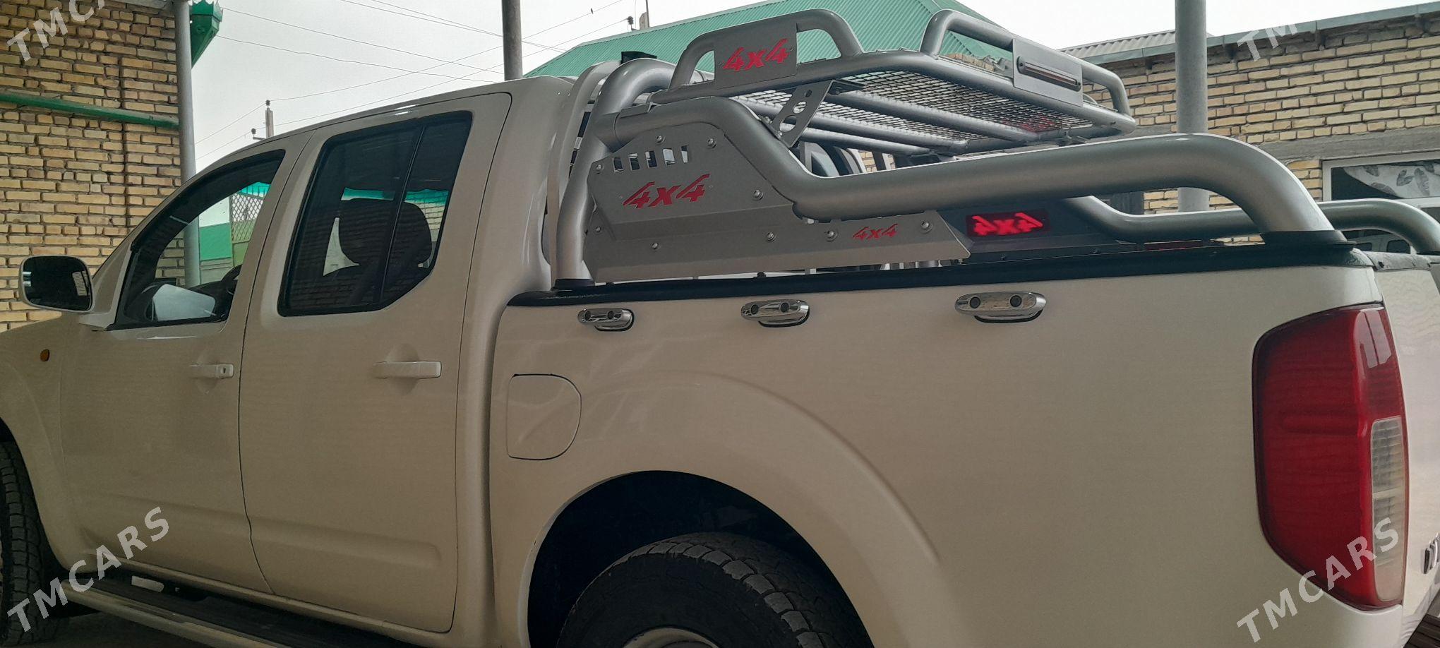 Nissan Navara 2014 - 220 000 TMT - Бахарден - img 1