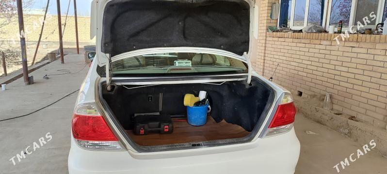 Toyota Camry 2004 - 230 000 TMT - Дарганата - img 1