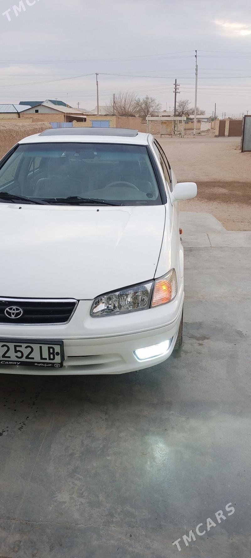 Toyota Camry 1998 - 170 000 TMT - Дарганата - img 1