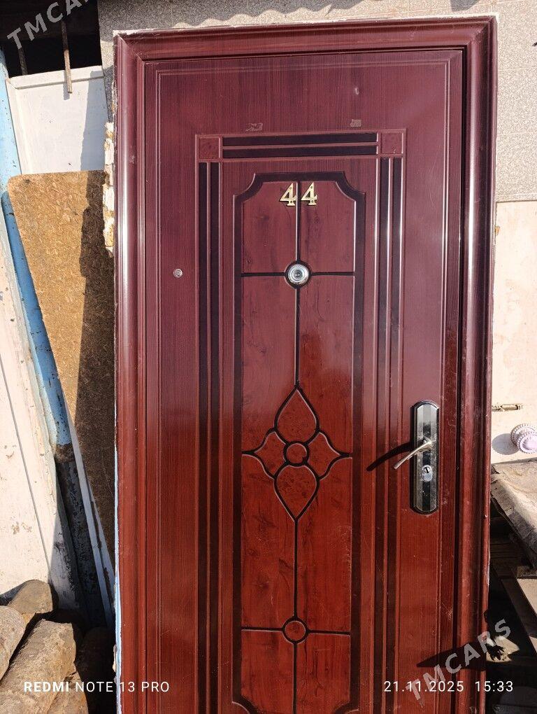 Demir gapylar - Garadamak - img 1