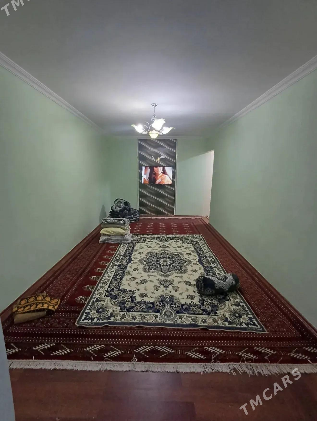 11мкр. 1 в 2 ком. 1 этаж 42м² - 11 mkr - img 1