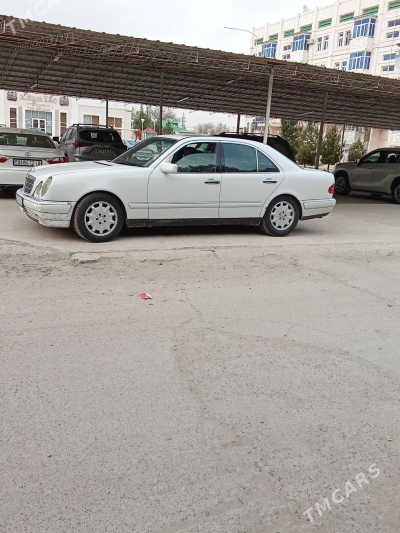 Mercedes-Benz E320 1997 - 59 000 TMT - Çärjew - img 1
