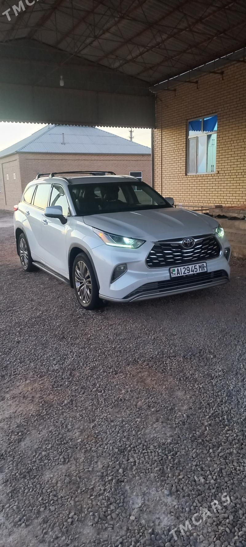 Toyota Highlander 2022 - 550 000 TMT - Мары - img 1
