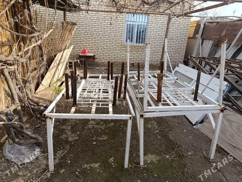 DEMIR STOLLAR BAZARDA ULANYLYA - Mary - img 1