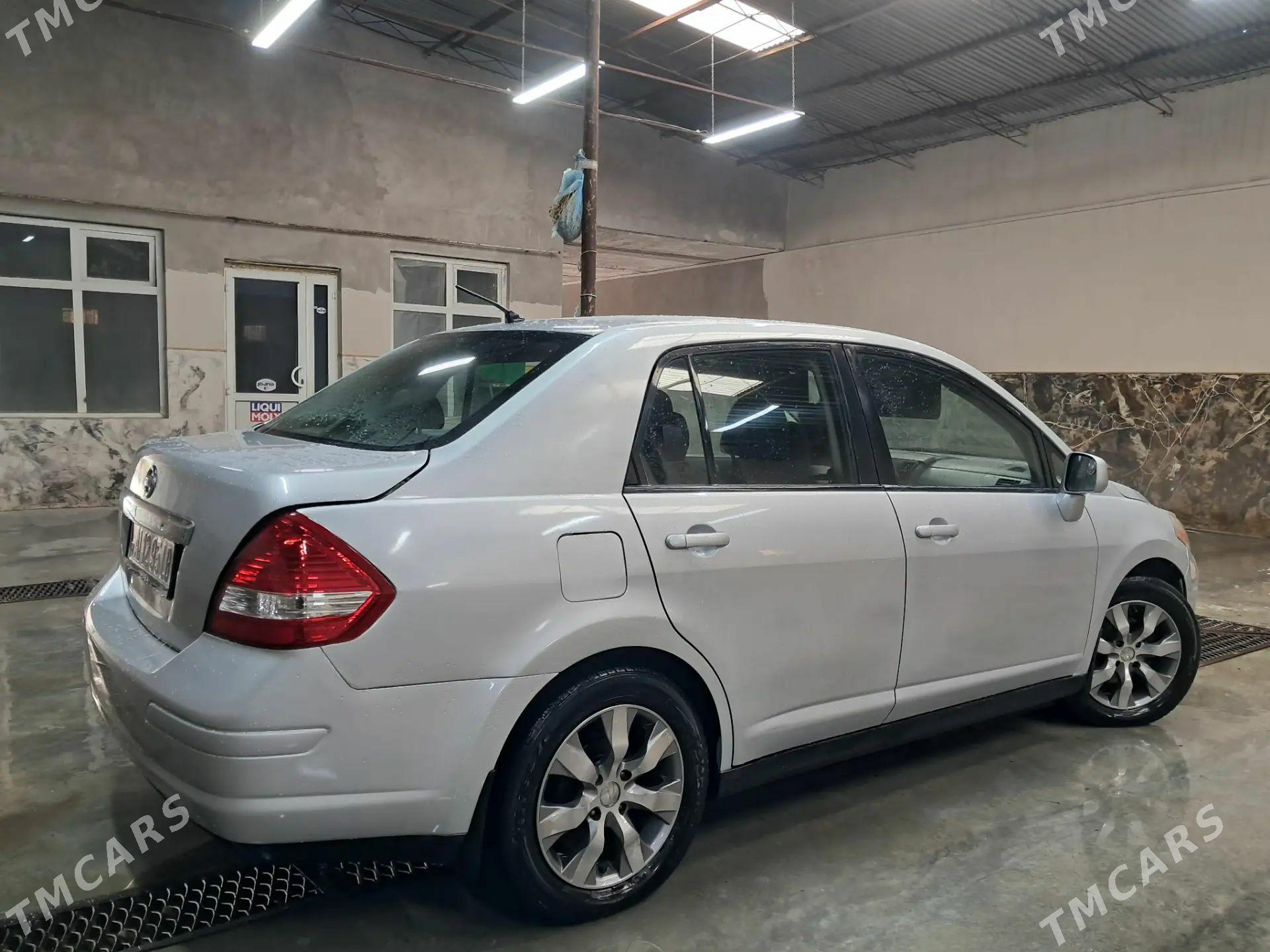 Nissan Versa 2010 - 120 000 TMT - Farap - img 1
