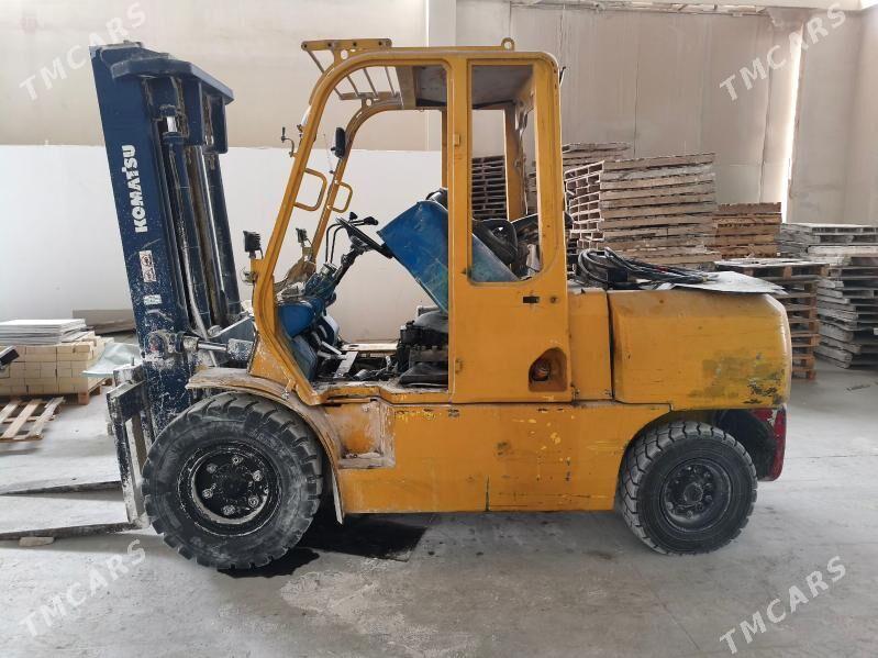 Kara Forklift 2005 - 150 000 TMT - Туркменбаши - img 1