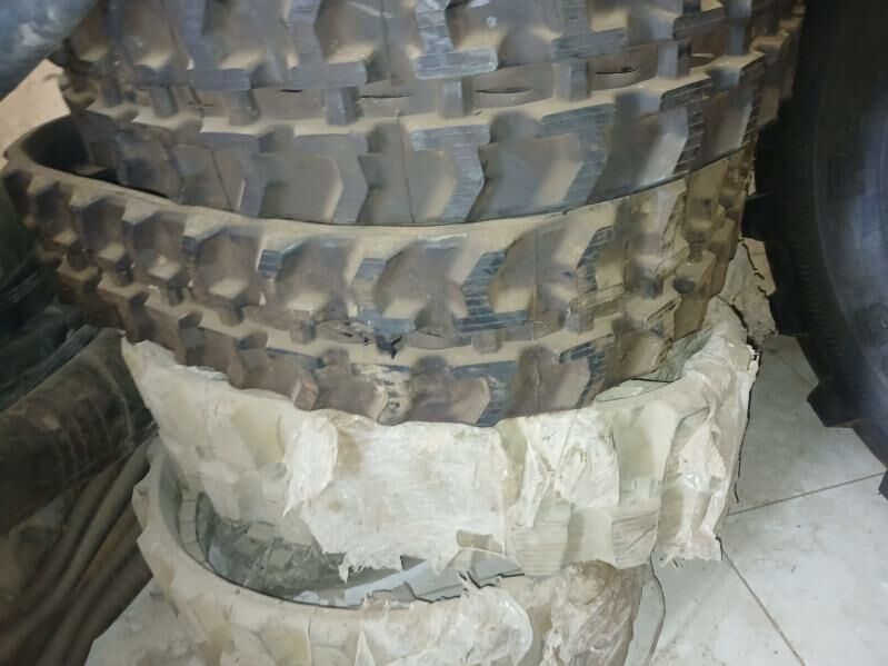 Bulldozer Eksaweter Kauçuk un 4 000 TMT - Ak bugdaý etraby - img 1