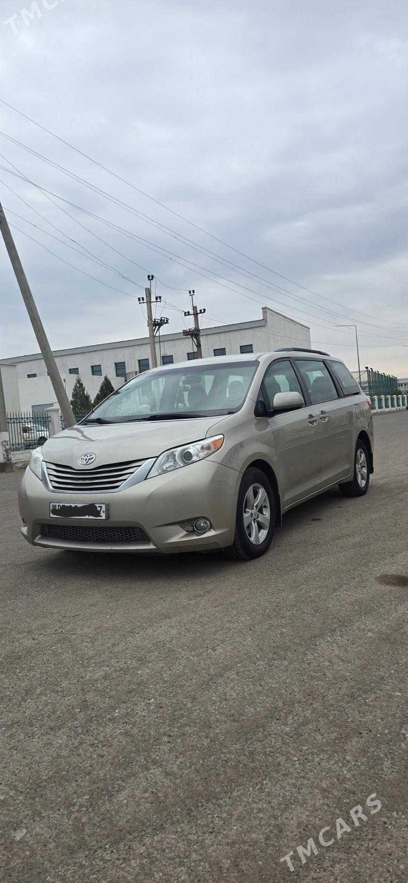 Toyota Sienna 2016 - 420 000 TMT - Гороглы (Тагта) - img 1