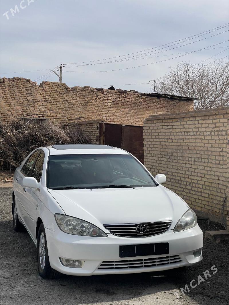 Toyota Camry 2004 - 300 000 TMT - Сакар - img 1