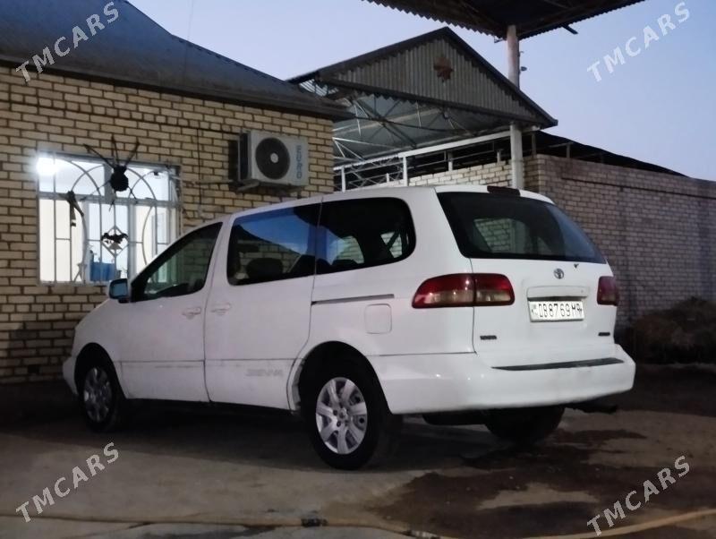 Toyota Sienna 2000 - 150 000 TMT - Мары - img 1