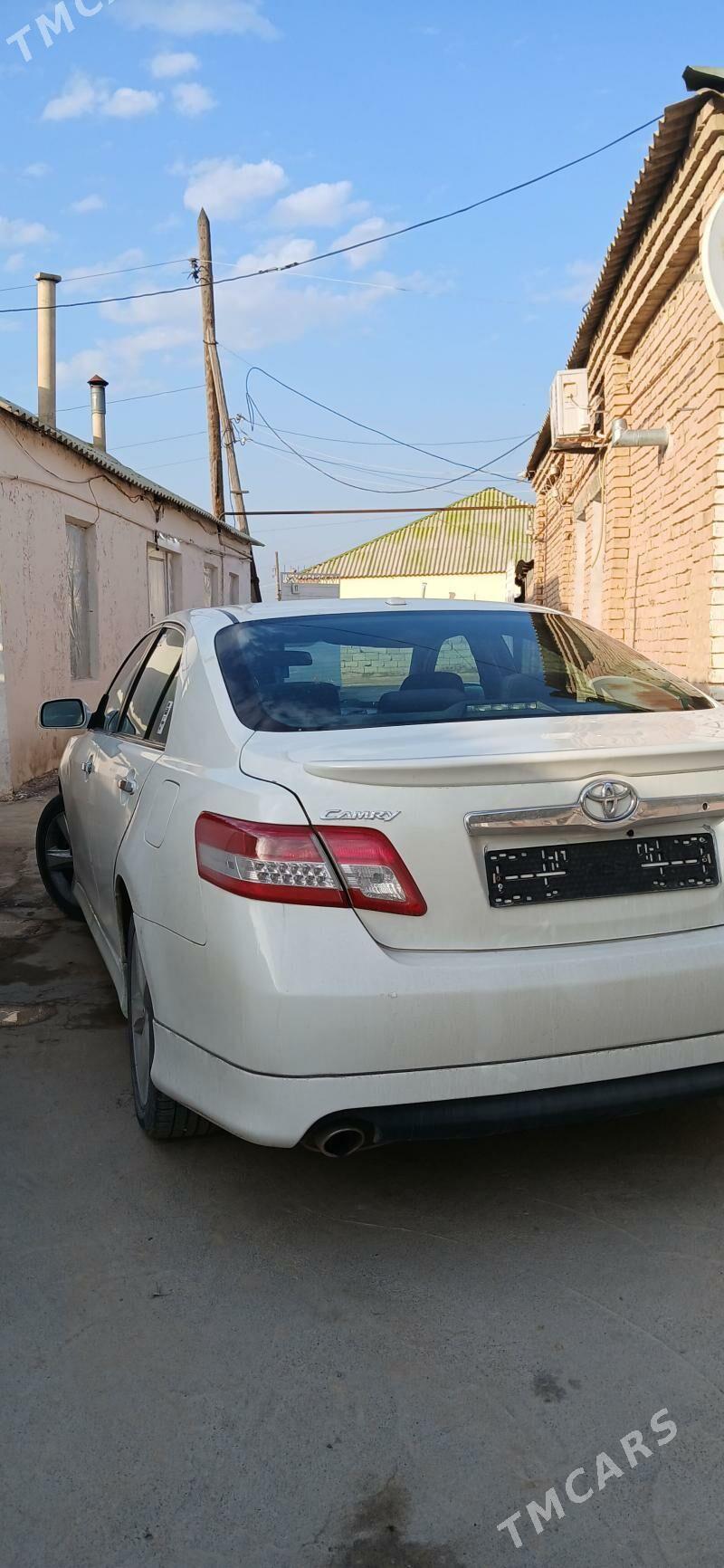 Toyota Camry 2011 - 210 000 TMT - Кëши - img 1