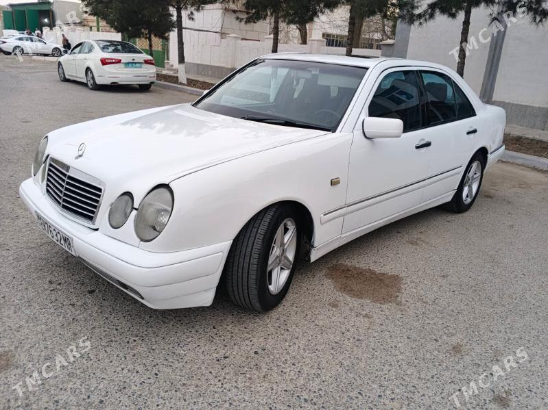 Mercedes-Benz E500 2000 - 80 000 TMT - Мары - img 1