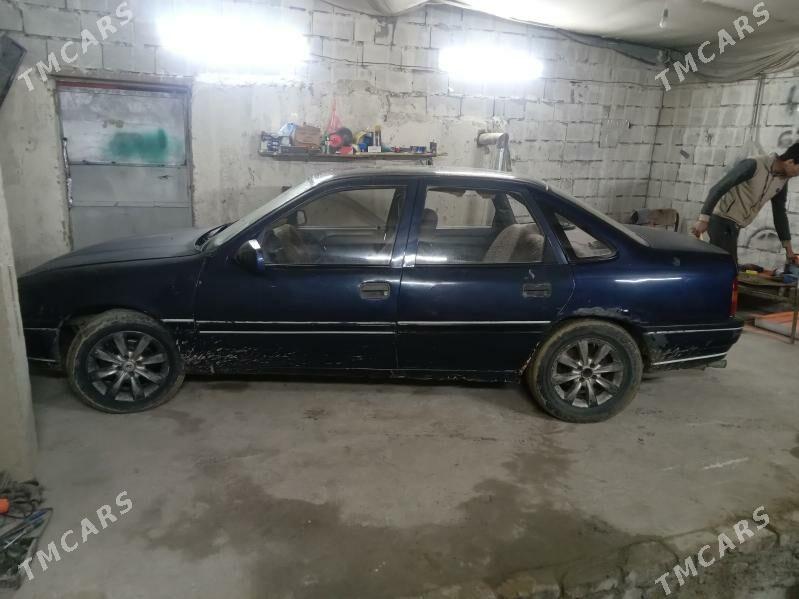 Opel Vectra 1990 - 20 000 TMT - Bäherden - img 1