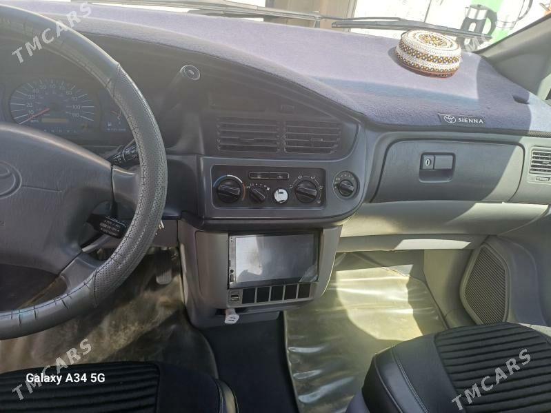 Toyota Sienna 2002 - 140 000 TMT - Ак-Бугдайский этрап - img 1