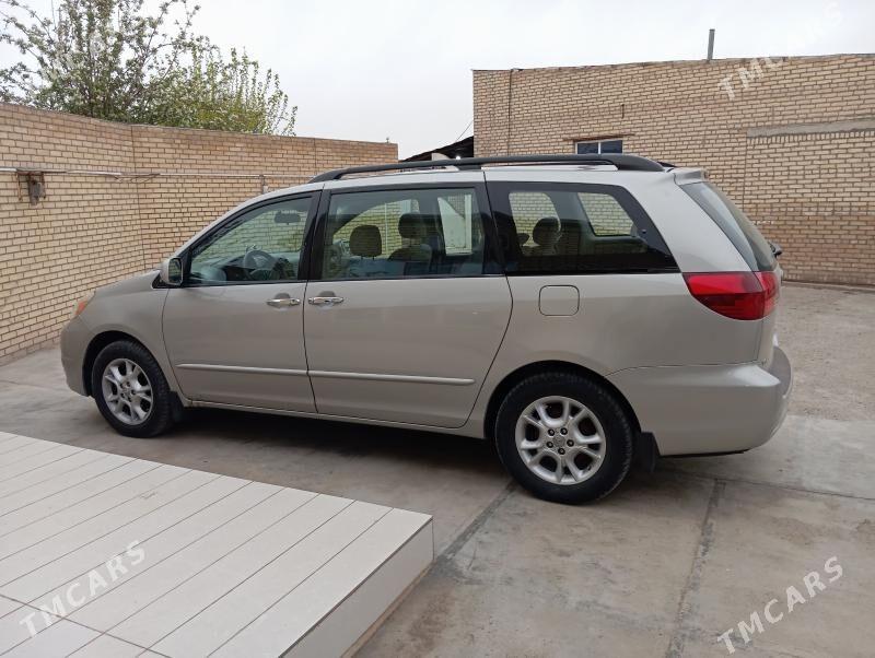 Toyota Sienna 2004 - 250 000 TMT - Мары - img 1