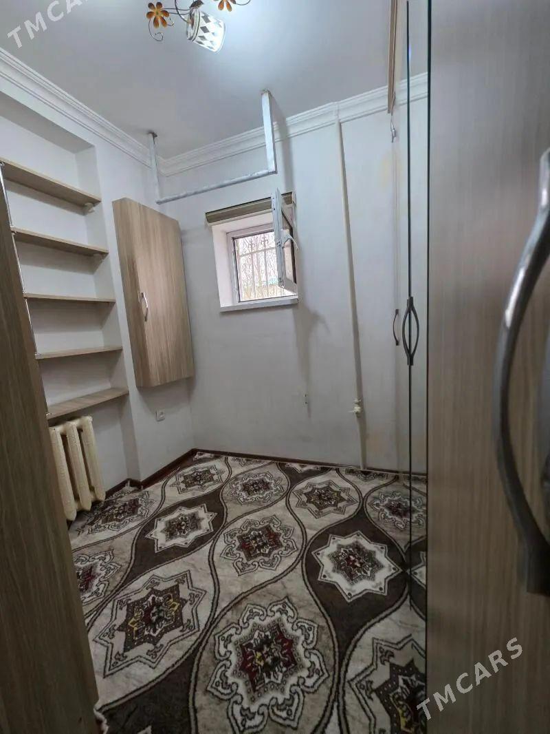 4мкр. 2в3ком. 1эт. +огород - 4 mkr - img 1