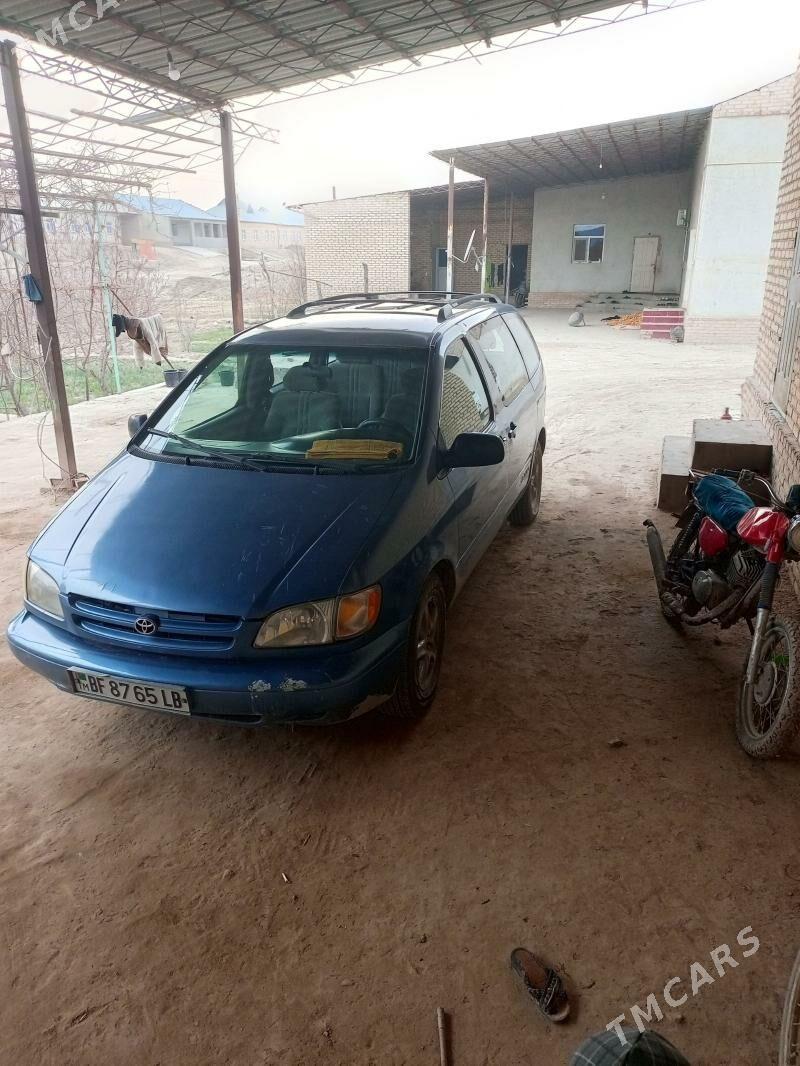 Toyota Sienna 2000 - 180 000 TMT - Halaç - img 1