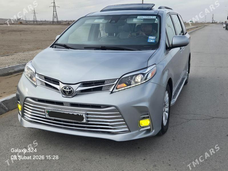 Toyota Sienna 2019 - 470 000 TMT - Гумдаг - img 1