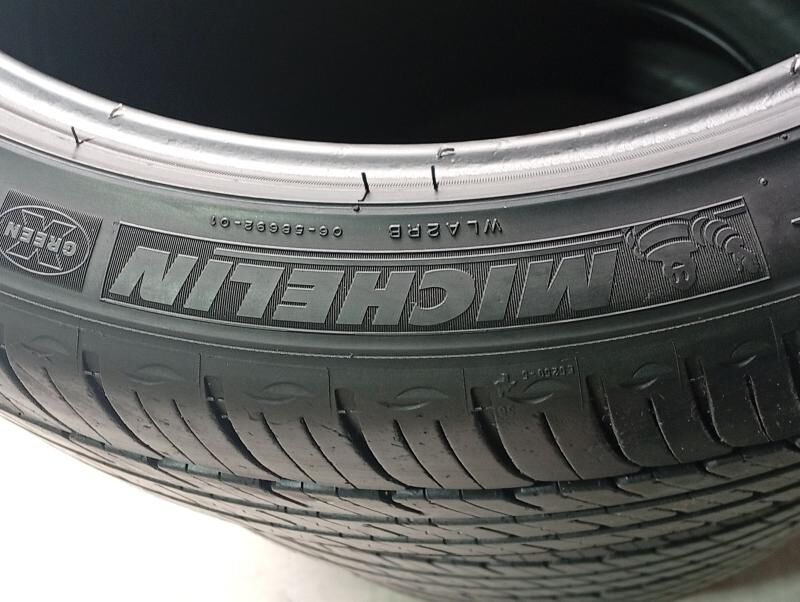 235 40 19 MISHELIN Ý23 3 500 TMT - Гарадамак - img 1