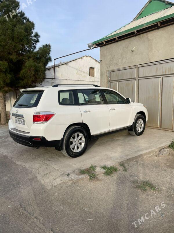 Toyota Highlander 2011 - 300 000 TMT - Койтендаг - img 1