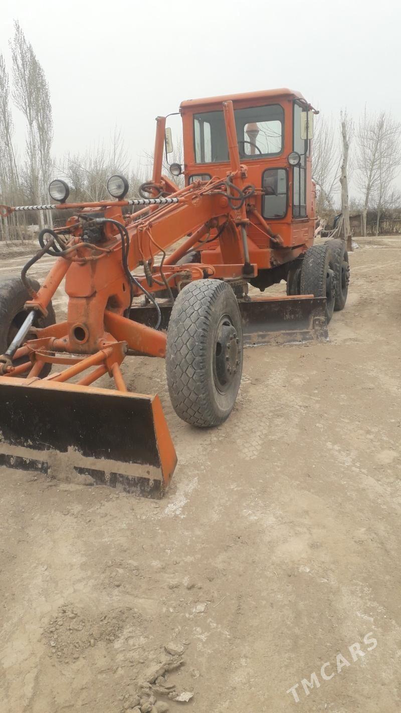 MTZ 80 1981 - 130 000 TMT - Türkmenbaşy etr. - img 1