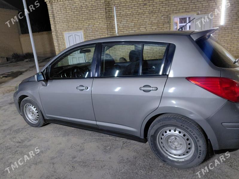 Nissan Versa 2010 - 100 000 TMT - Чарджоу - img 1
