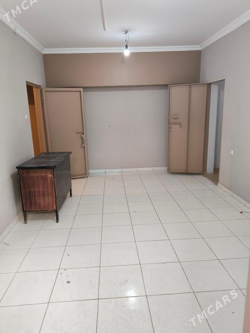 ПОЛУПОДВАЛ НА МИР-5 - Мир 5 - img 1