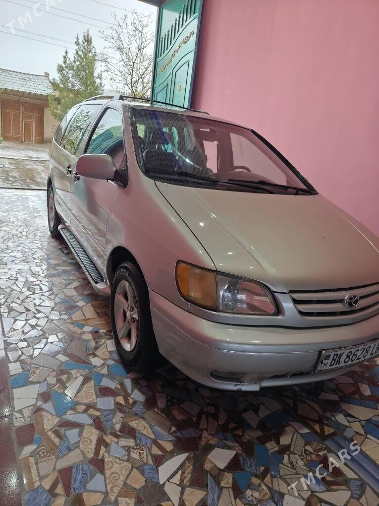 Toyota Sienna 2001 - 195 000 TMT - Чарджоу - img 1