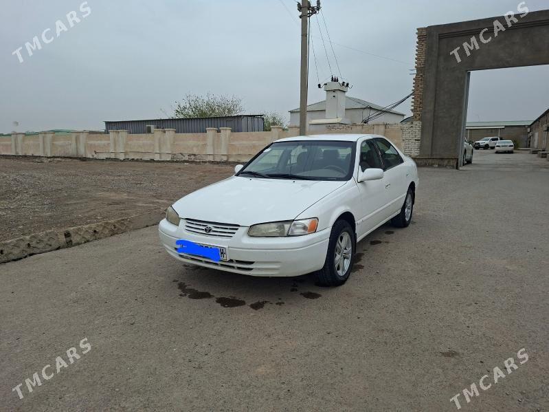 Toyota Camry 1999 - 130 000 TMT - Теджен - img 1