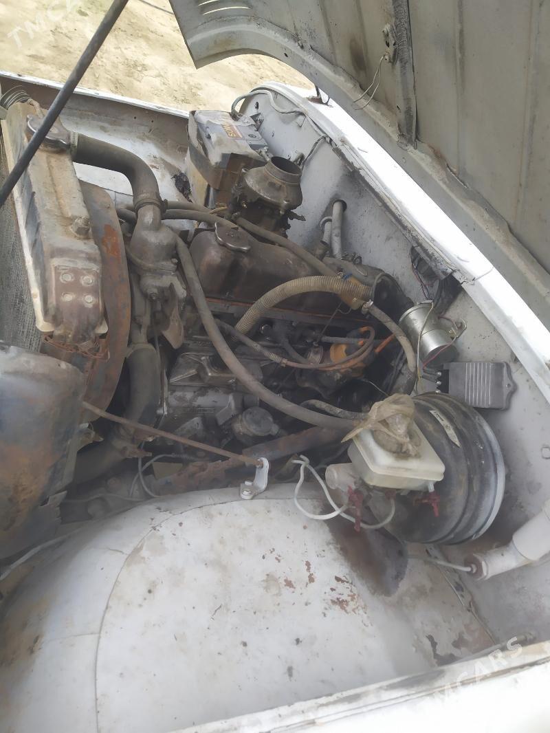 UAZ 469 2000 - 20 000 TMT - Bäherden - img 1