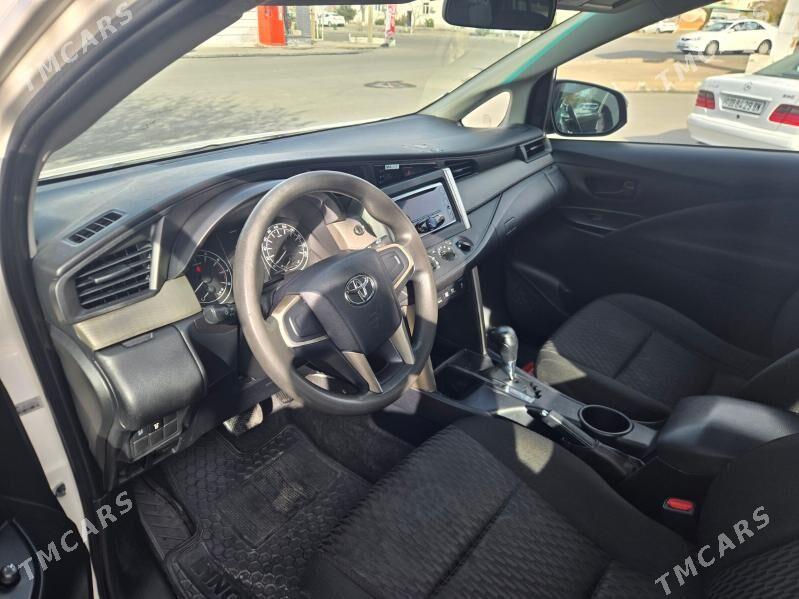 Toyota Innova 2021 - 300 000 TMT - Туркменбаши - img 1