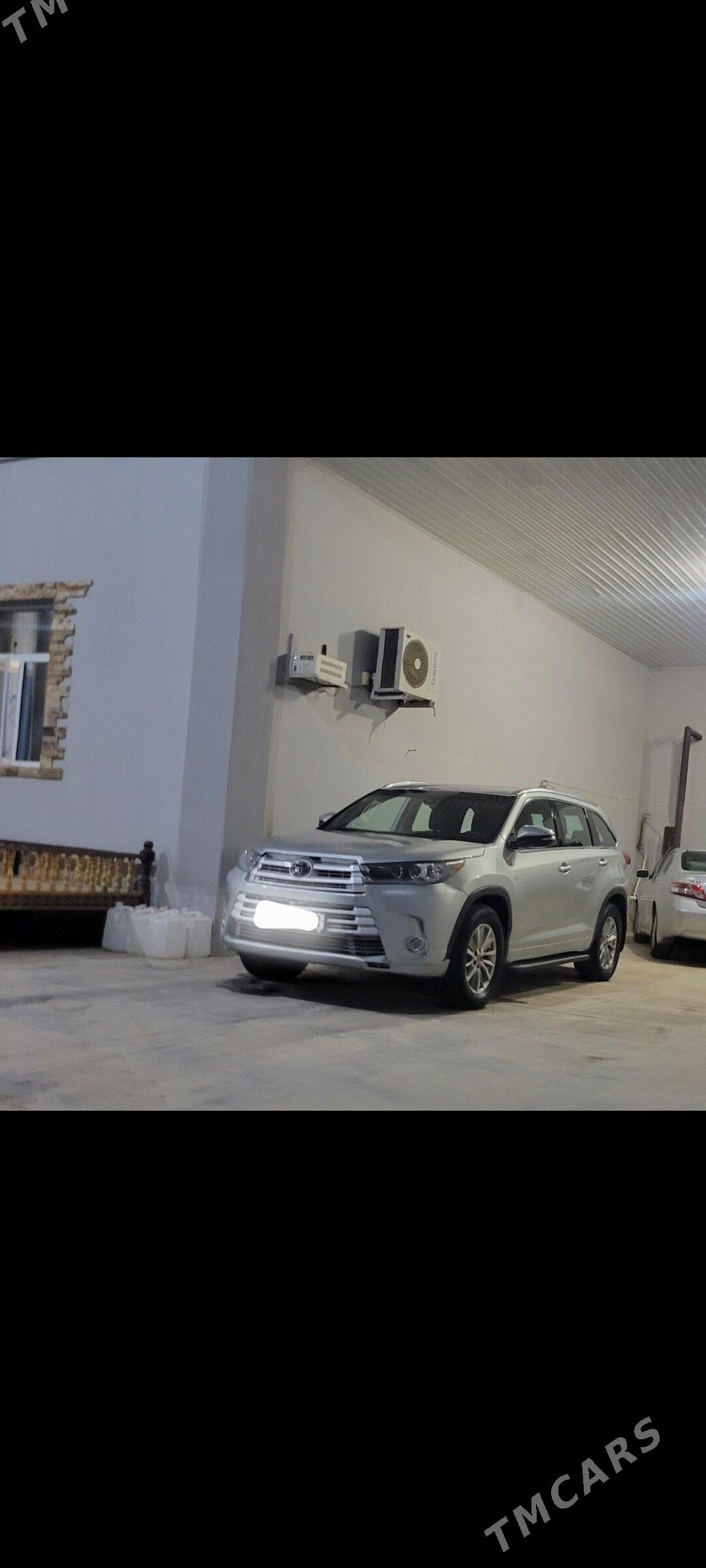 Toyota Highlander 2018 - 500 000 TMT - Baýramaly - img 1