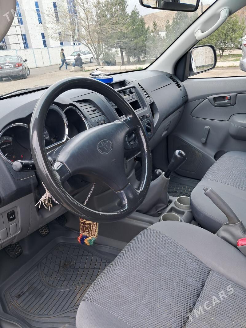 Toyota Hilux 2011 - 320 000 TMT - Türkmenbaşy - img 1