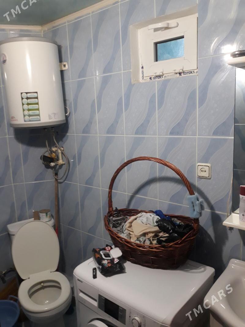 ПРОДАЁТСЯ КВАРТИРА - 4 мкр - img 1