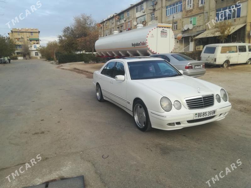 Mercedes-Benz E320 2001 - 120 000 TMT - Balkanabat - img 1