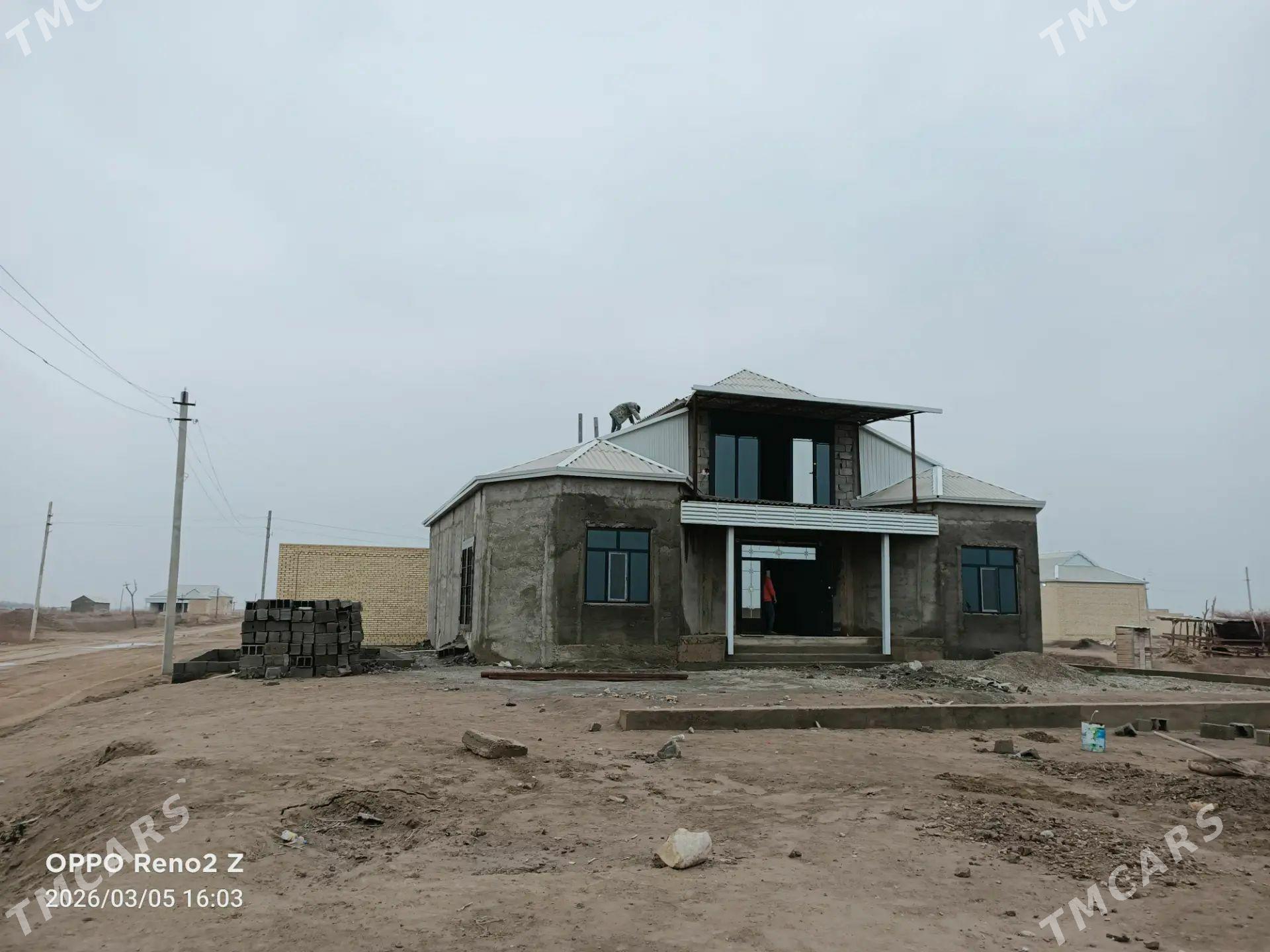 howly jay - Mary - img 1