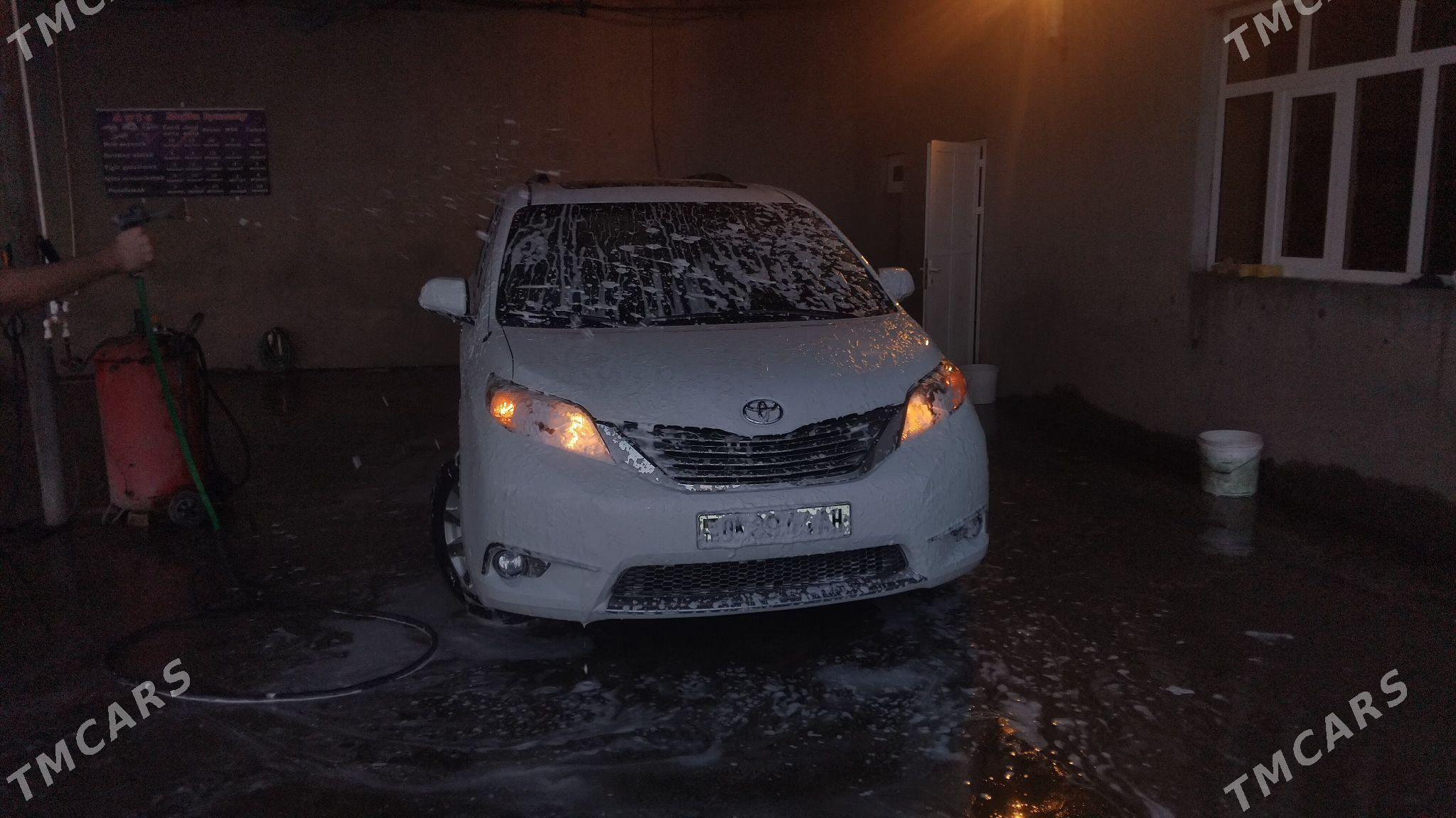 Toyota Sienna 2010 - 330 000 TMT - Babadaýhan - img 1