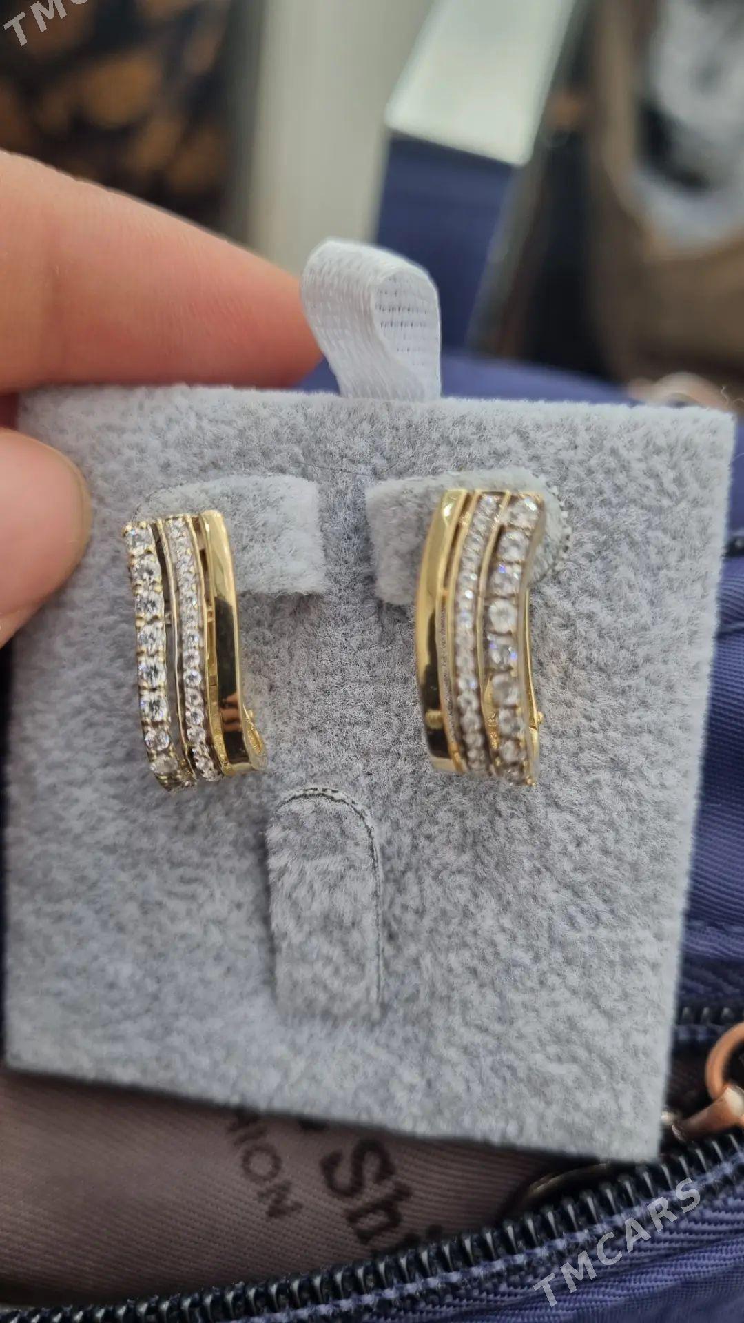 gyzyl gulikalka - Moskowskiý köç. (10 ýyl abadançylyk şaýoly) - img 1