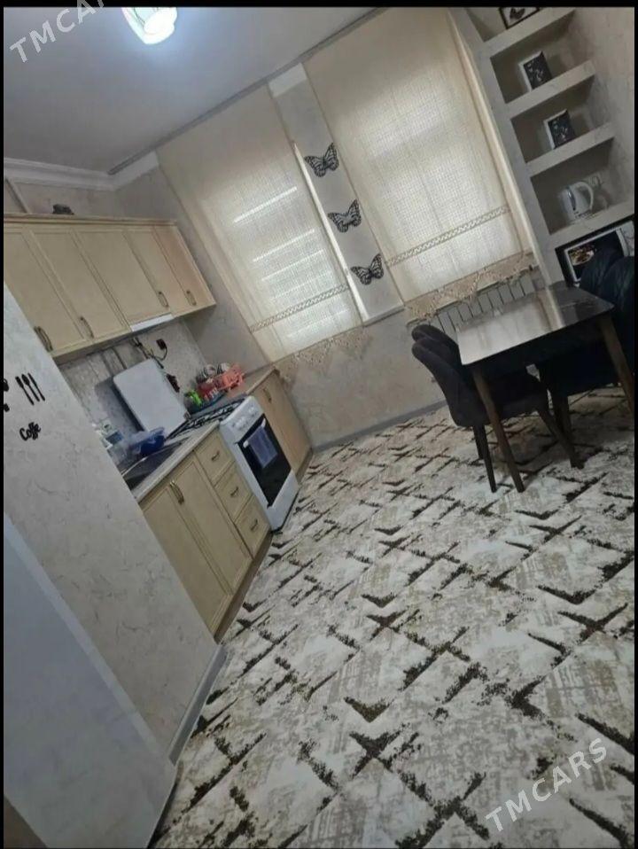 Moskowski Mir-7/2 Yewro 1-kom - Aşgabat - img 1