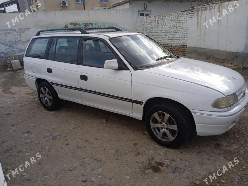 Opel Astra 1993 - 50 000 TMT - Кака - img 1