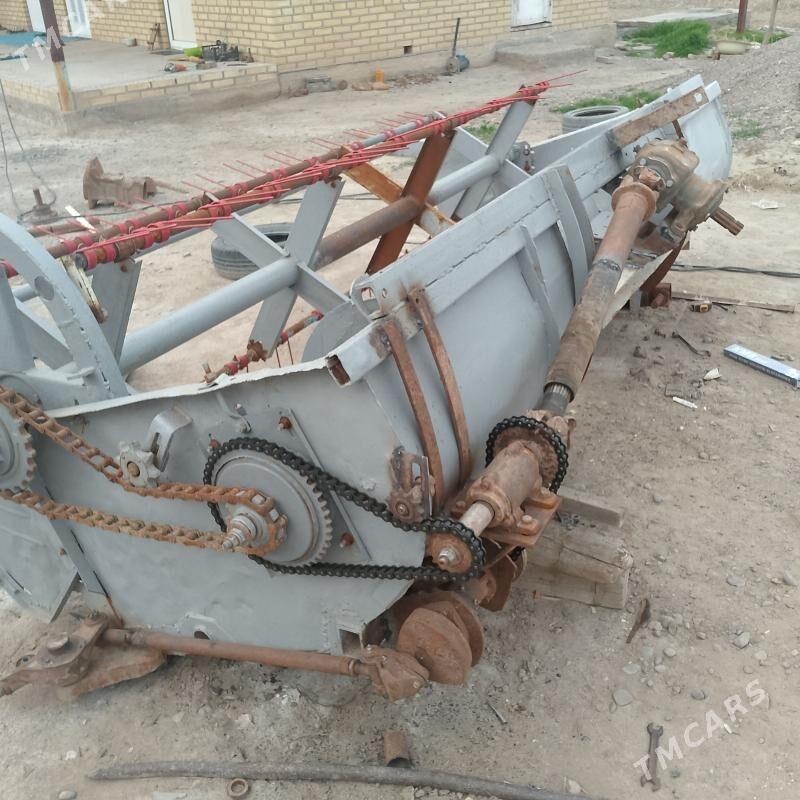 MTZ 82 1996 - 32 000 TMT - Mary - img 1