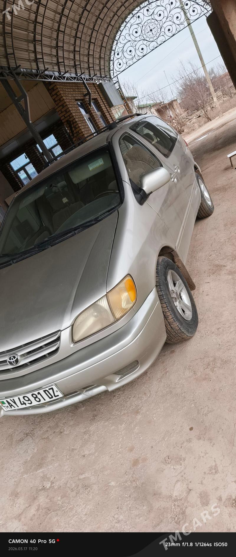 Toyota Sienna 2002 - 160 000 TMT - Гурбансолтан Едже - img 1
