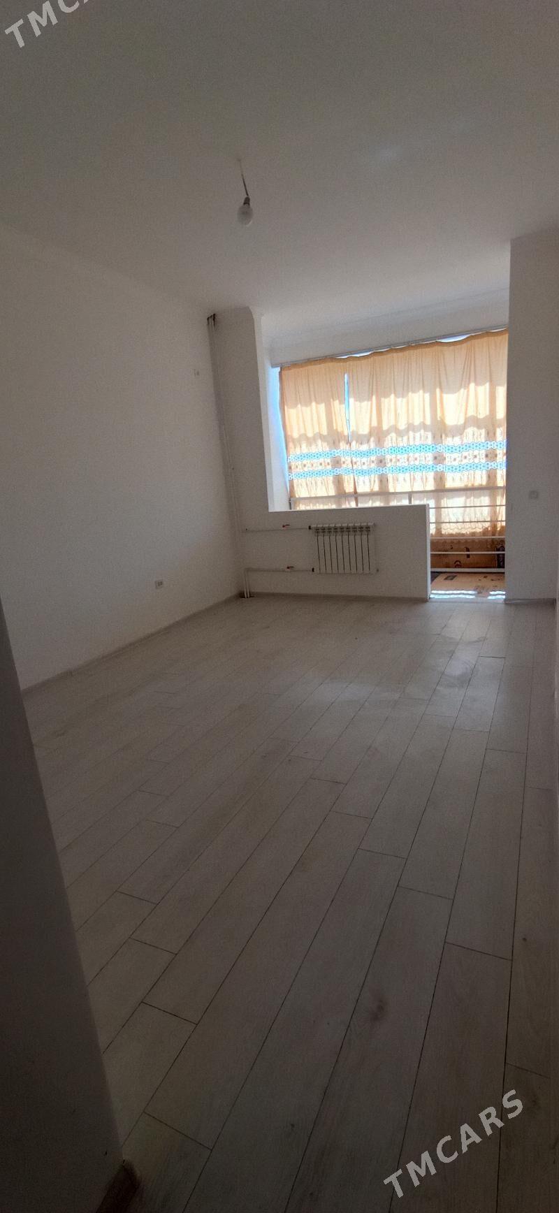 Satlyk elige eyesinden - Baýramaly - img 1